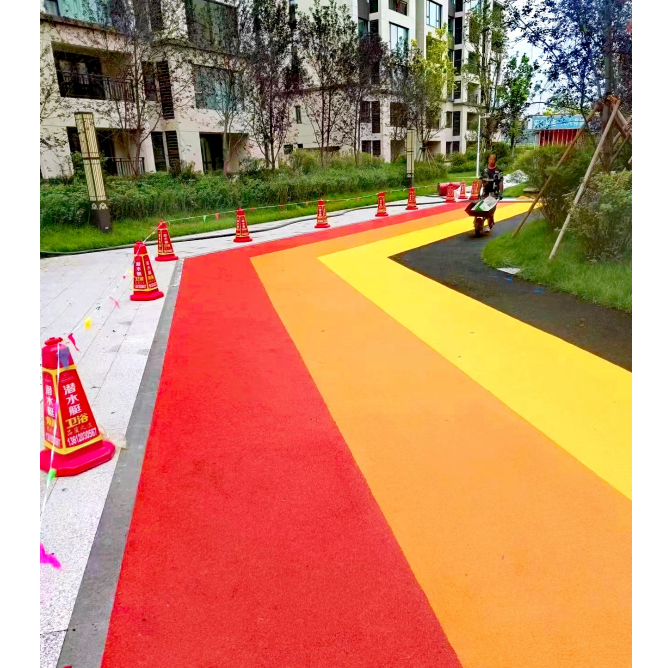 塑料跑道施工实景图4